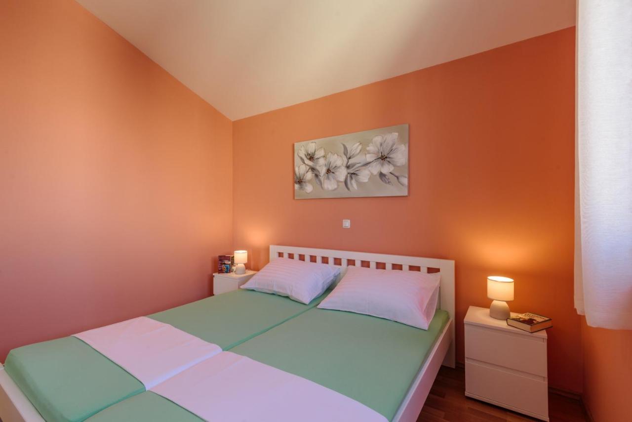 Apartmani Emil Трогир Екстериор снимка