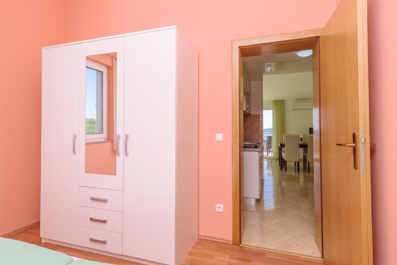Apartmani Emil Трогир Екстериор снимка