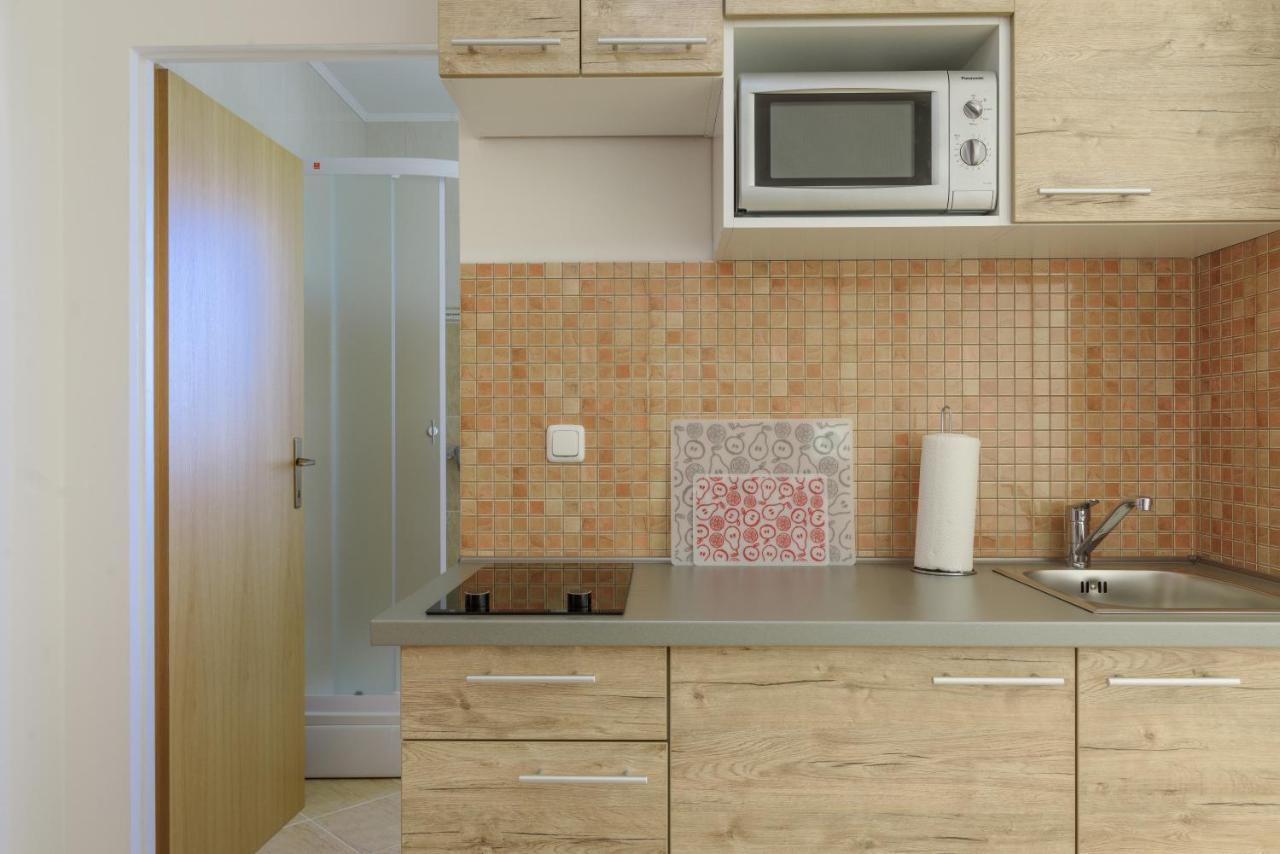Apartmani Emil Трогир Екстериор снимка