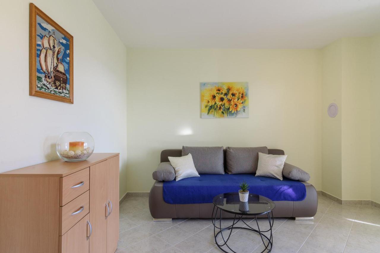 Apartmani Emil Трогир Екстериор снимка