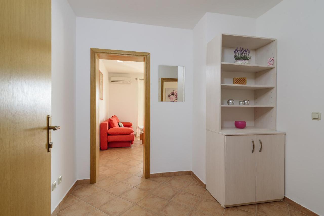 Apartmani Emil Трогир Екстериор снимка