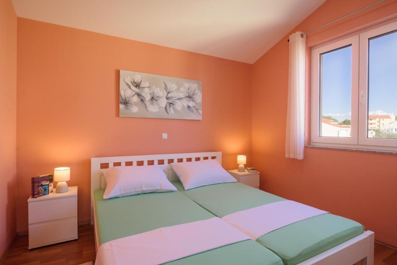 Apartmani Emil Трогир Екстериор снимка