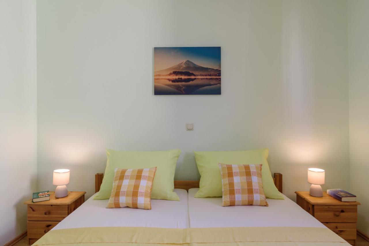 Apartmani Emil Трогир Екстериор снимка