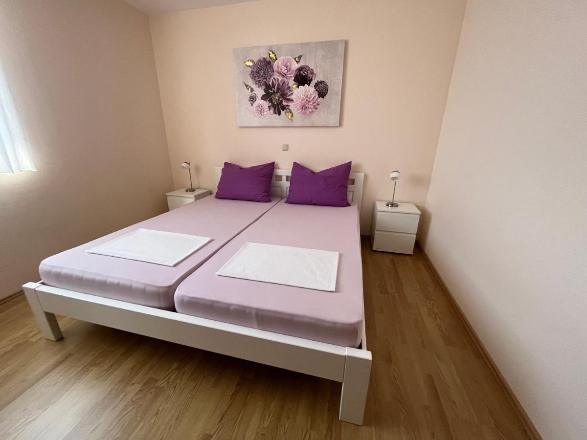 Apartmani Emil Трогир Екстериор снимка