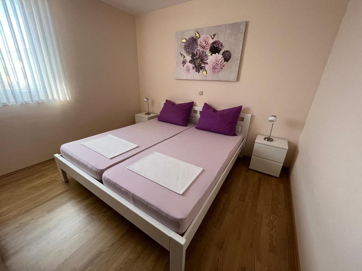 Apartmani Emil Трогир Екстериор снимка