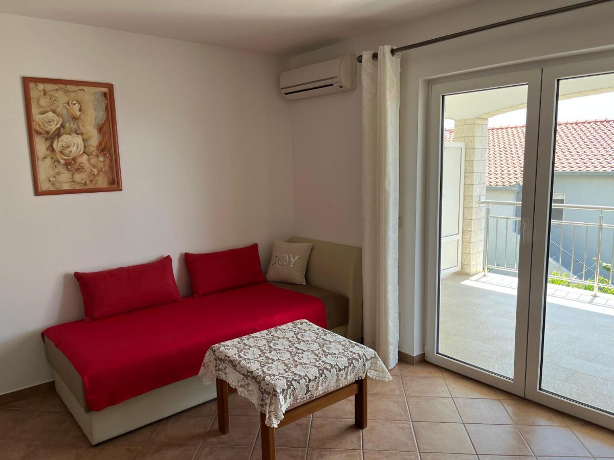 Apartmani Emil Трогир Екстериор снимка