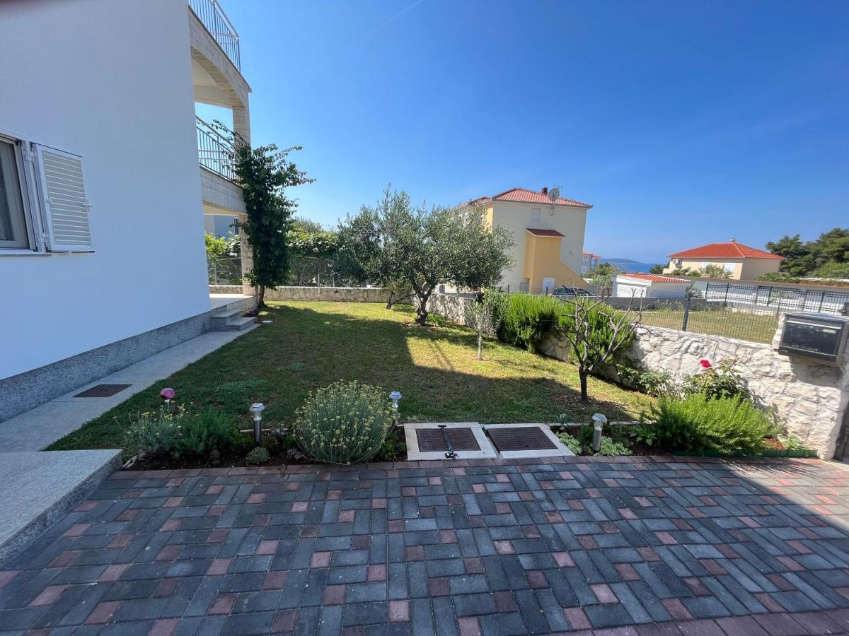 Apartmani Emil Трогир Екстериор снимка