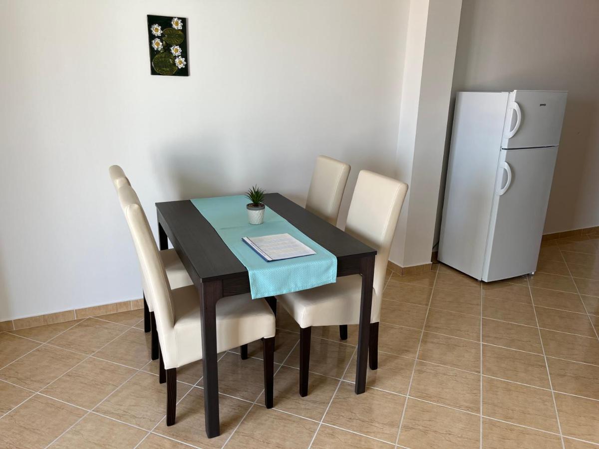 Apartmani Emil Трогир Екстериор снимка