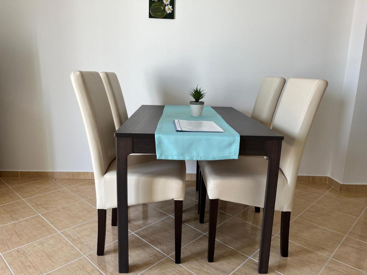 Apartmani Emil Трогир Екстериор снимка